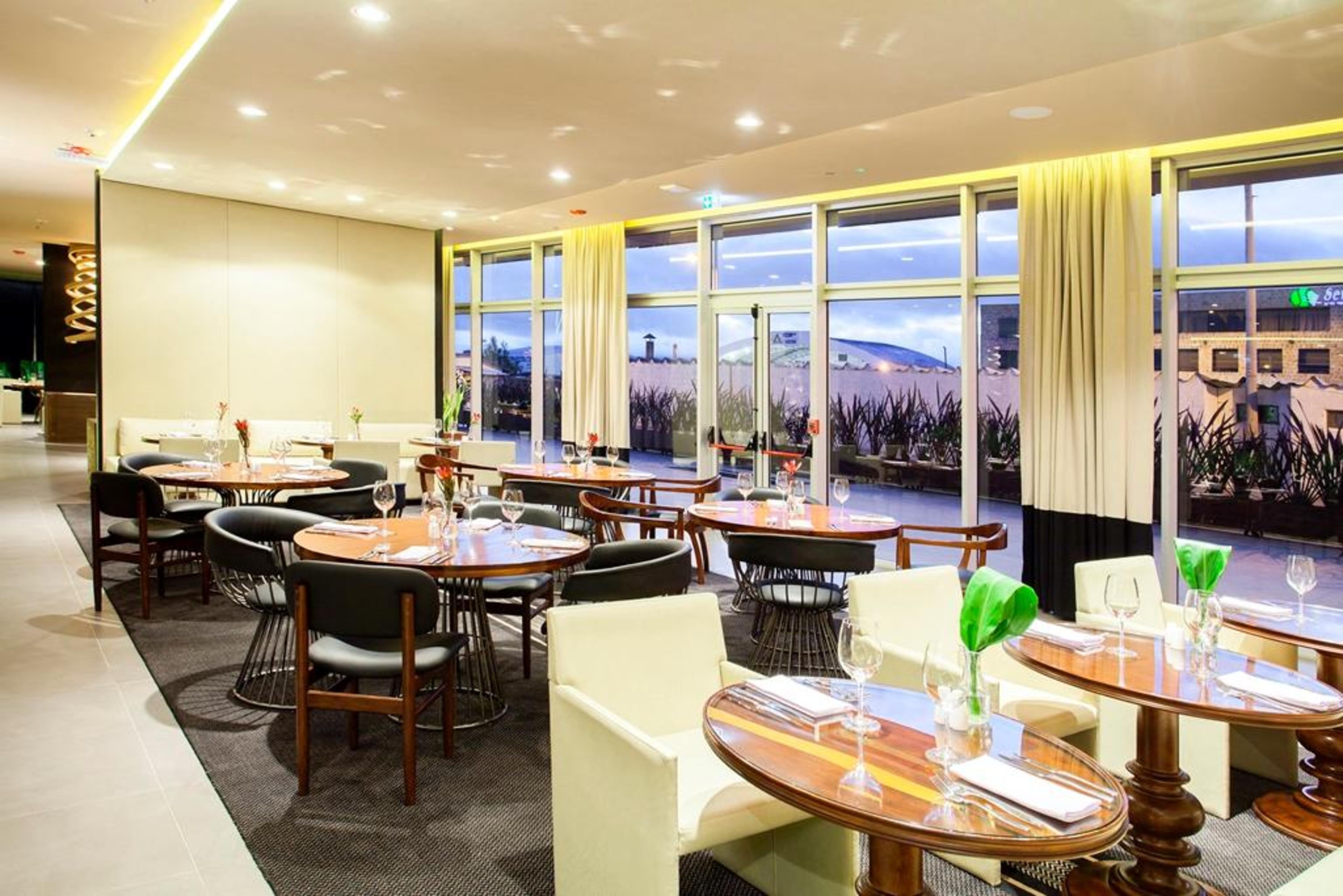 Movich Buro 51 Hotel Баранкила Екстериор снимка Restaurant