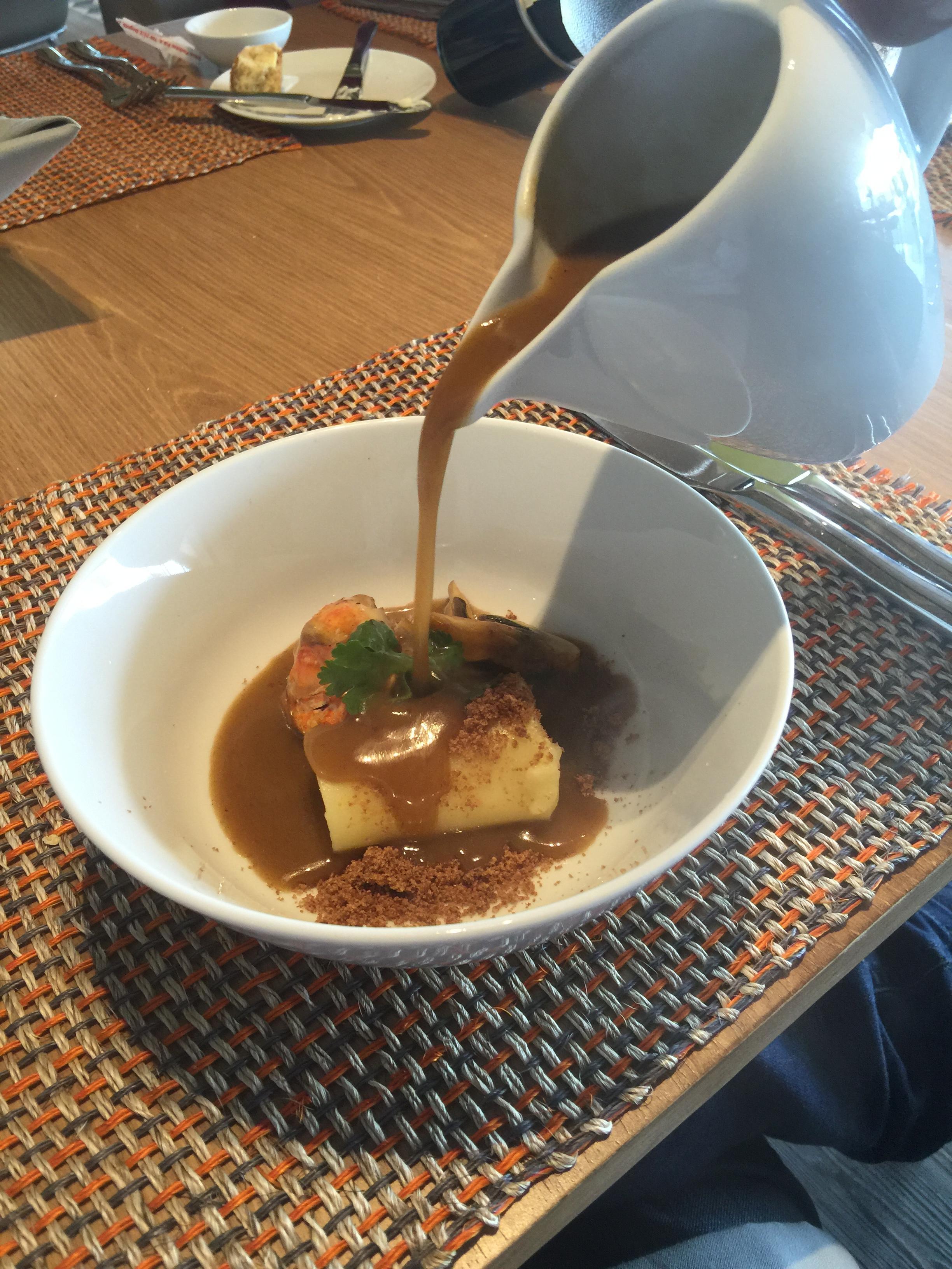 Movich Buro 51 Hotel Баранкила Екстериор снимка A bowl of soup with a piece of tofu being poured with dashi
