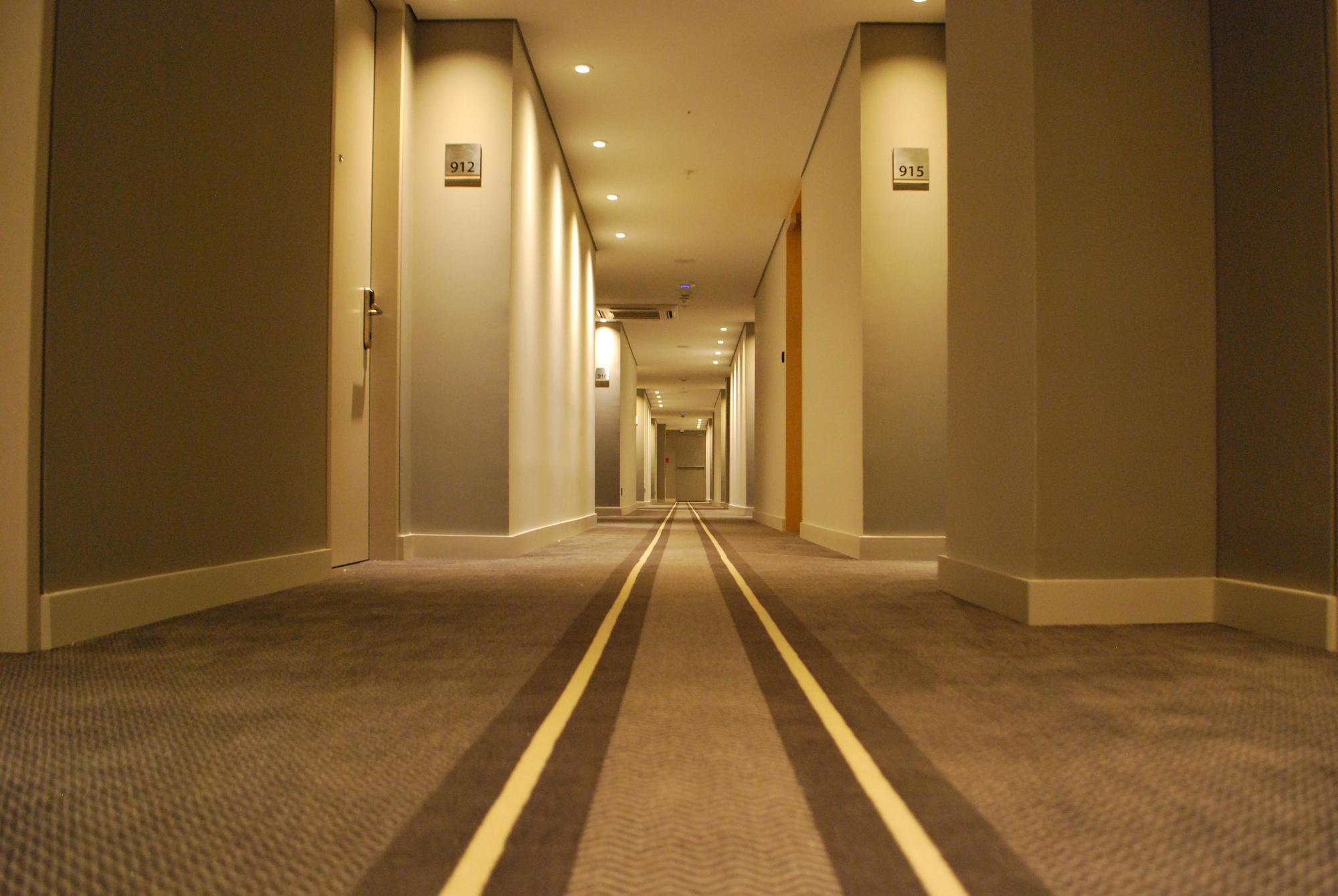 Movich Buro 51 Hotel Баранкила Екстериор снимка A corridor in a hotel