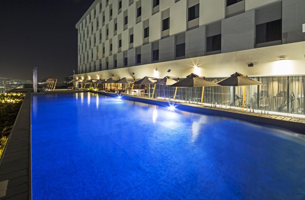 Movich Buro 51 Hotel Баранкила Екстериор снимка The pool at the hotel