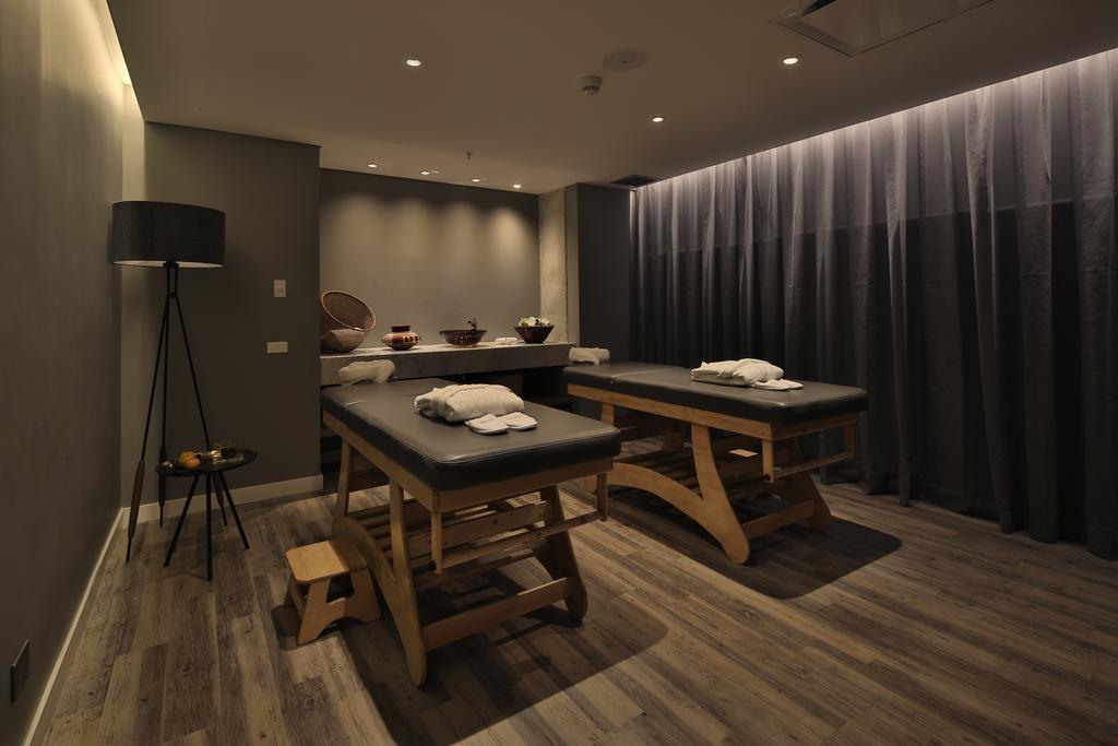 Movich Buro 51 Hotel Баранкила Екстериор снимка A treatment room at a spa