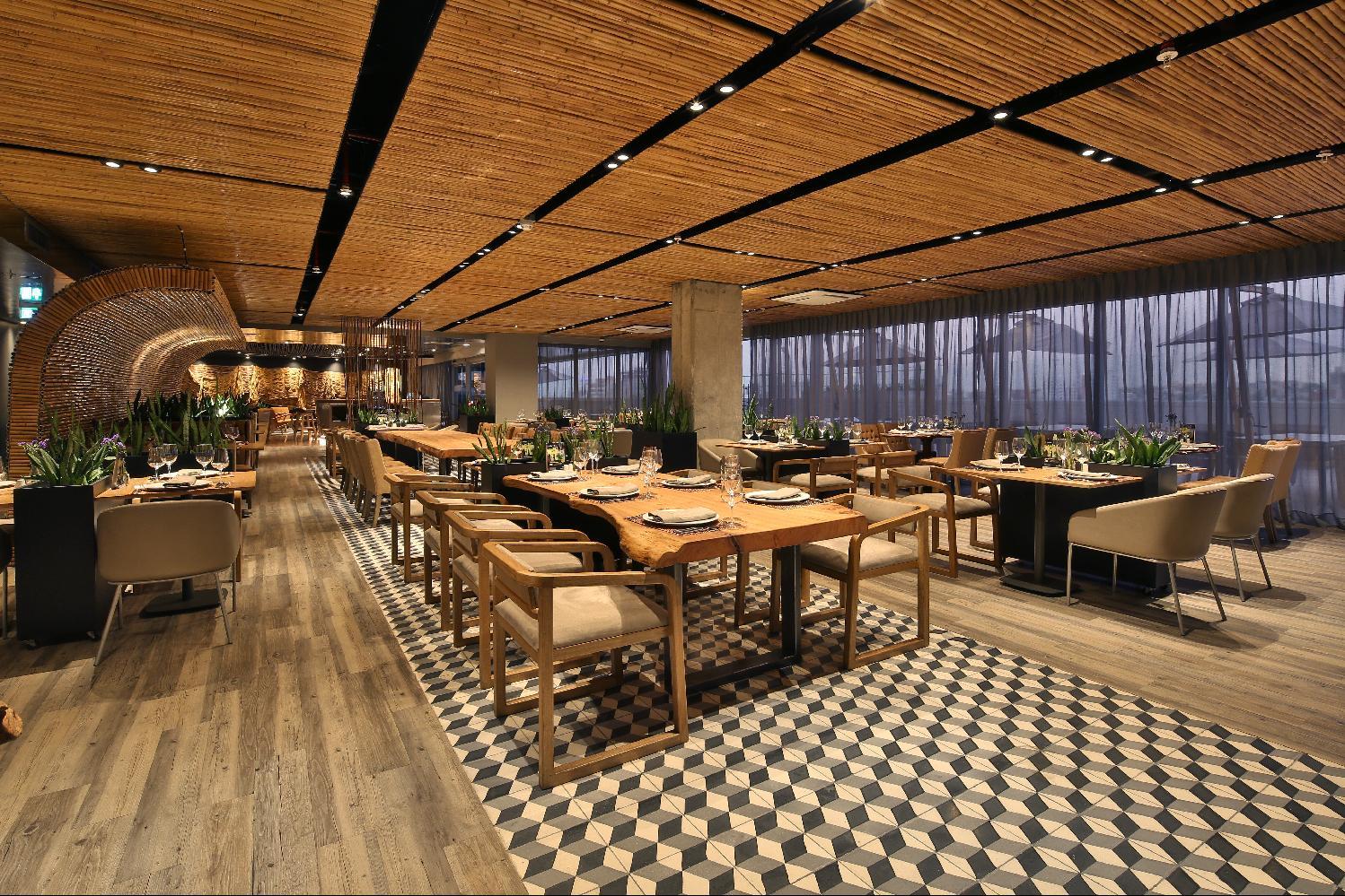 Movich Buro 51 Hotel Баранкила Екстериор снимка Restaurant interior